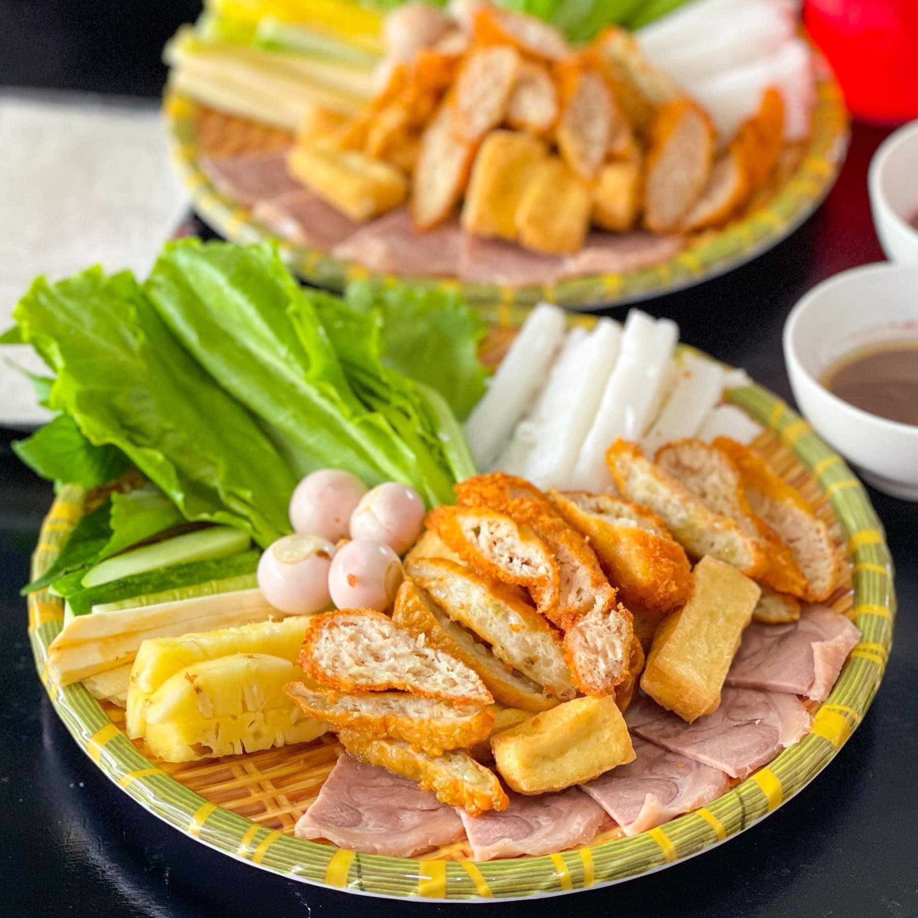 Mẹt bún đậu Bà Ròm