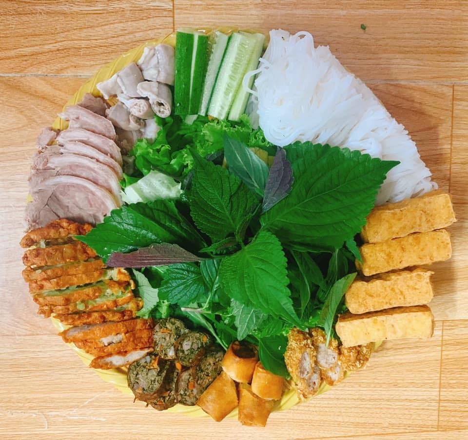 mẹt bún đậu quán chị đại